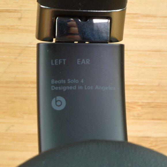 Beats Solo 4 Bluetooth Wireless On-Ear Headphones, with case - Picture 6 of 9